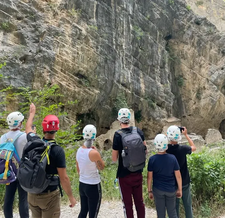 Gole di San Martino – Viaggio nel Geoparco dell’UNESCO Gole di San Martino – Viaggio nel Geoparco dell’UNESCO slide